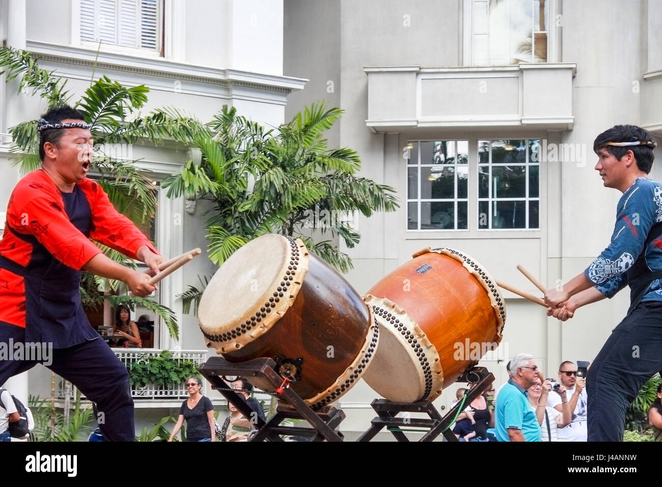 Honolulu, Hawaii, USA - 30. Mai 2016: Waikiki Memorial Day Parade - Taiko-Trommler Stockfoto