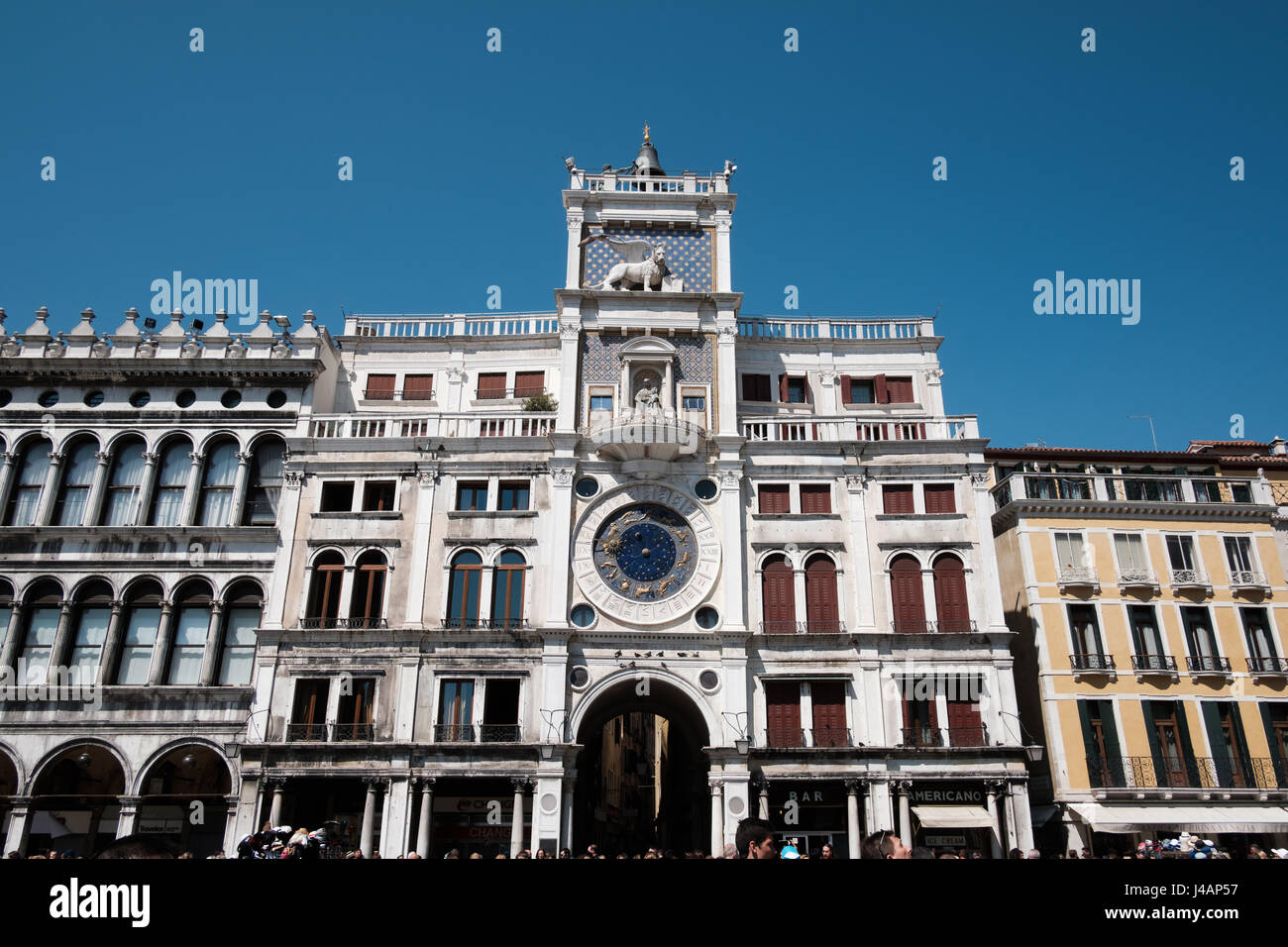 Der Glockenturm auf der St. Marco Platz in Venedig Stockfoto