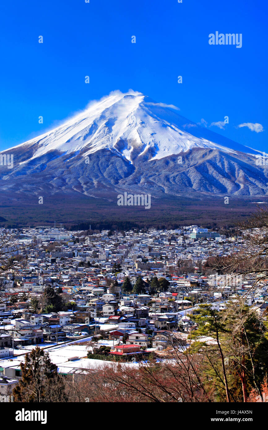 Blick auf Mount Fuji von Fujiyoshida Stadt Yamanashi Japan Stockfoto