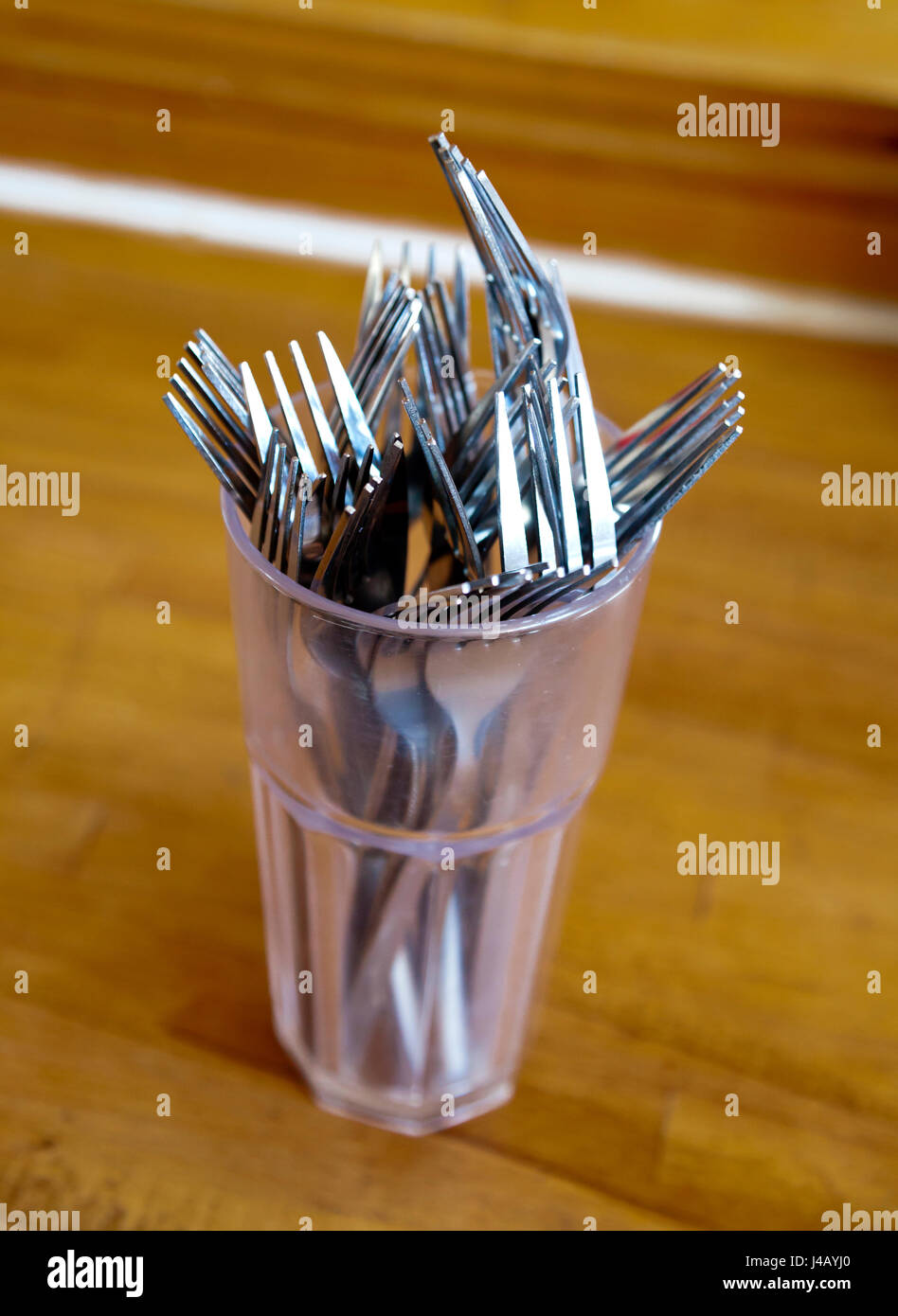 Glas, das eine Sammlung von Gabeln Essen Stockfoto