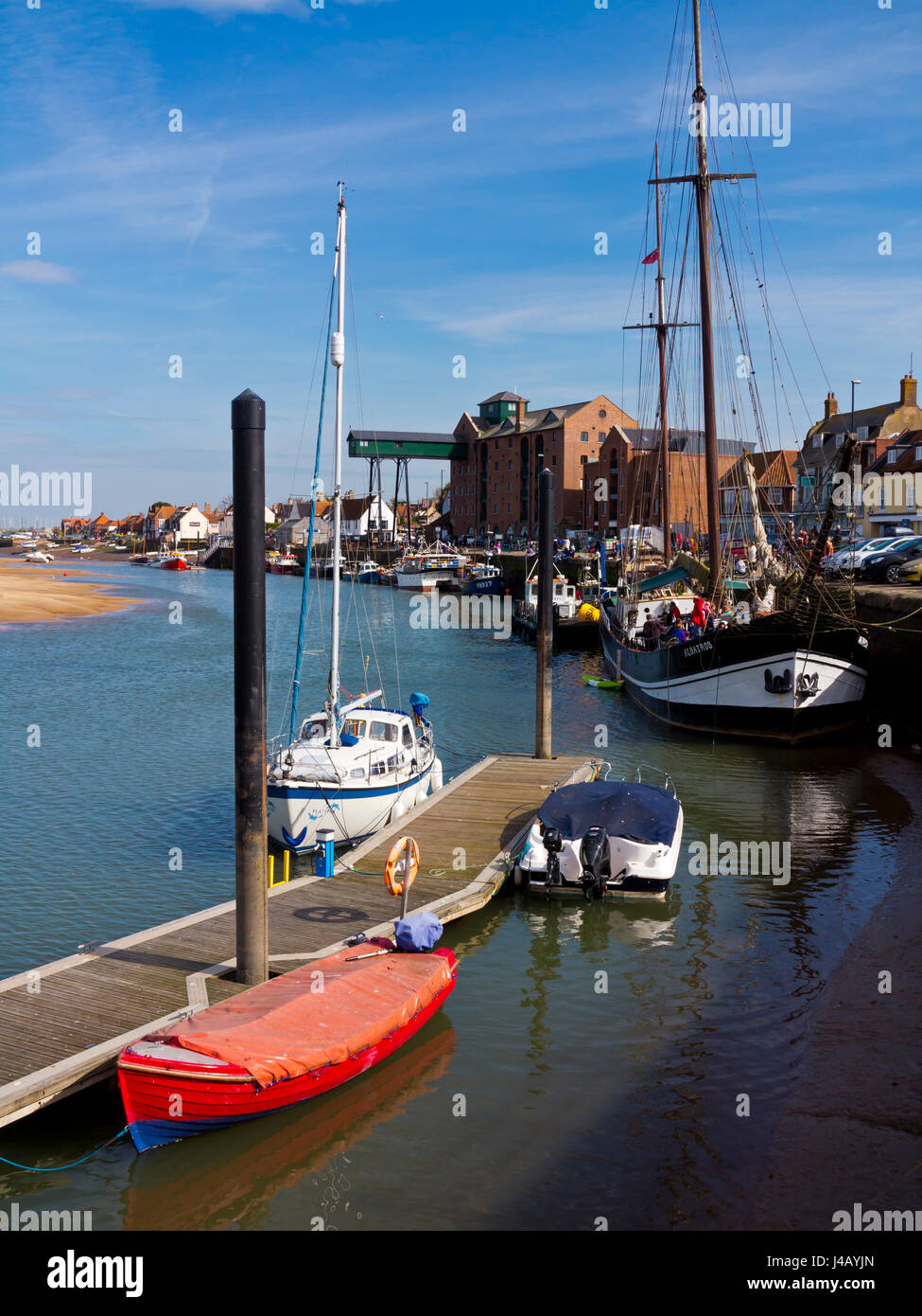 Boote im Hafen von Wells nächsten The Sea in North Norfolk England UK Stockfoto