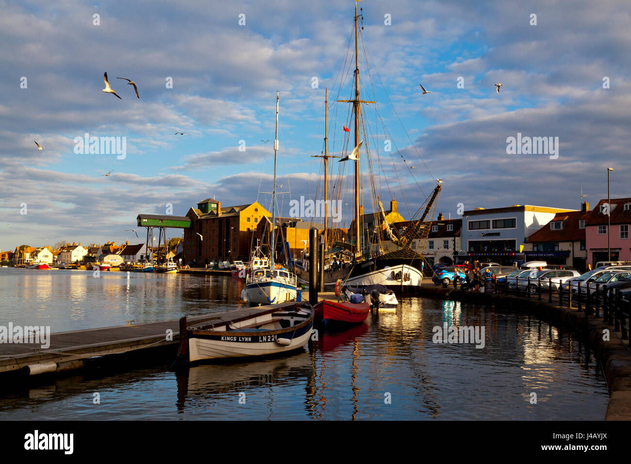 Boote im Hafen von Wells nächsten The Sea in North Norfolk England UK Stockfoto