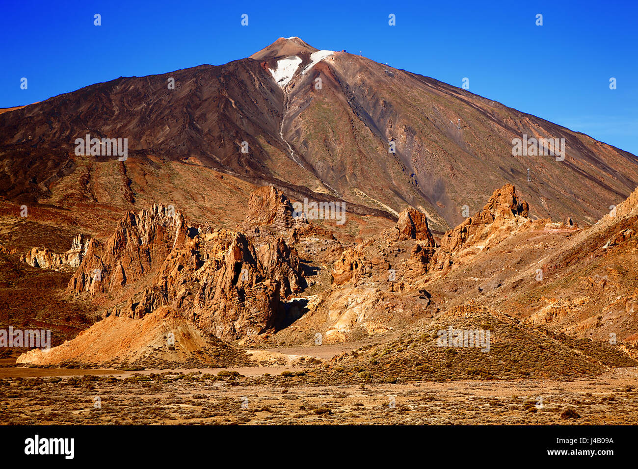 Vulkan Teide mit Los Roques de Garcia im Vordergrund, Insel Teneriffa, Kanarische Inseln, Spanien. Stockfoto