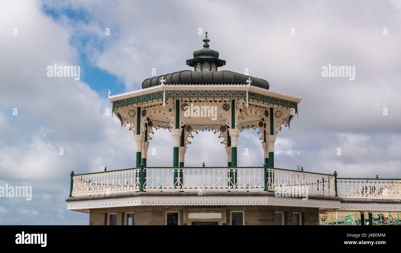 Blick auf die viktorianischen Musikpavillon nahe dem Strand in Brighton und Hove Stockfoto