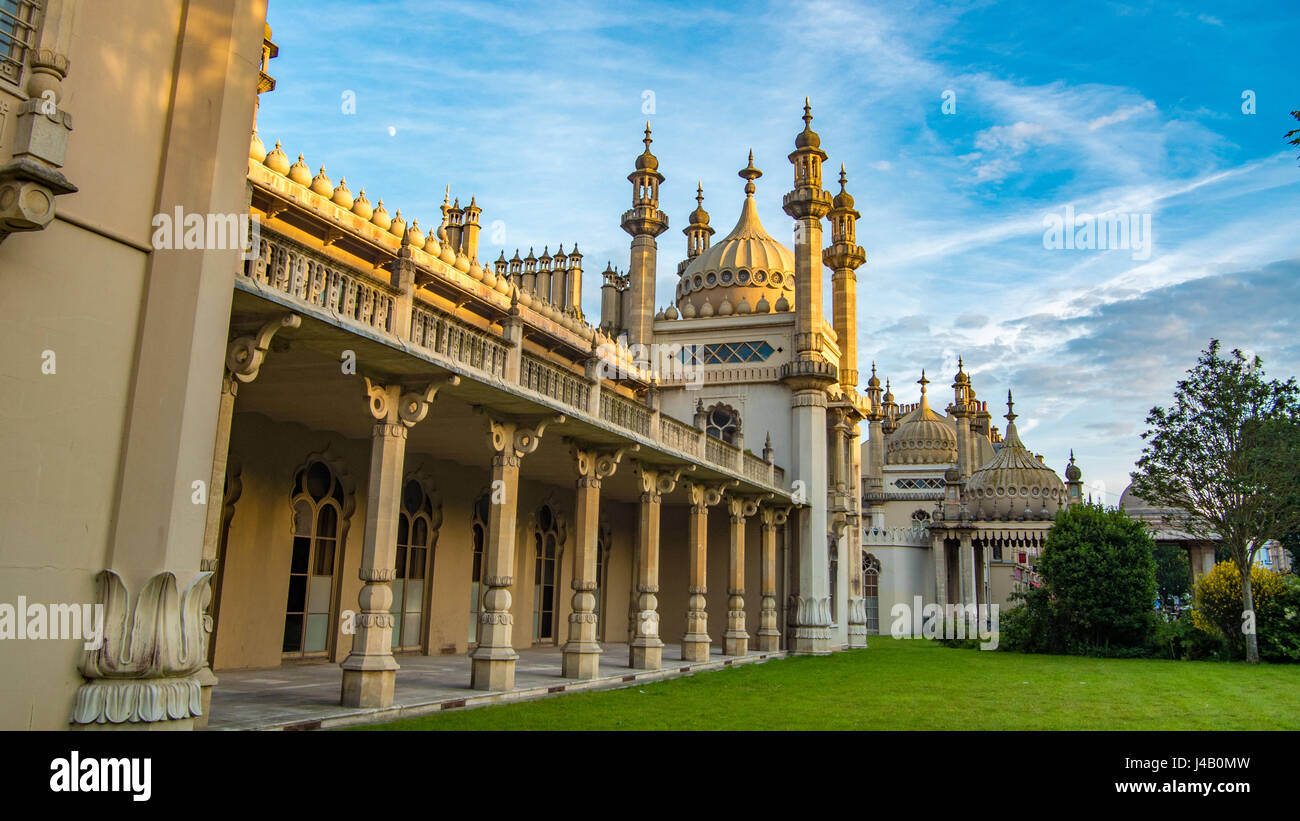 Blick auf das Brighton Royal Pavillon, König George IV im Indo-Barbaren-Stil erbaut Stockfoto