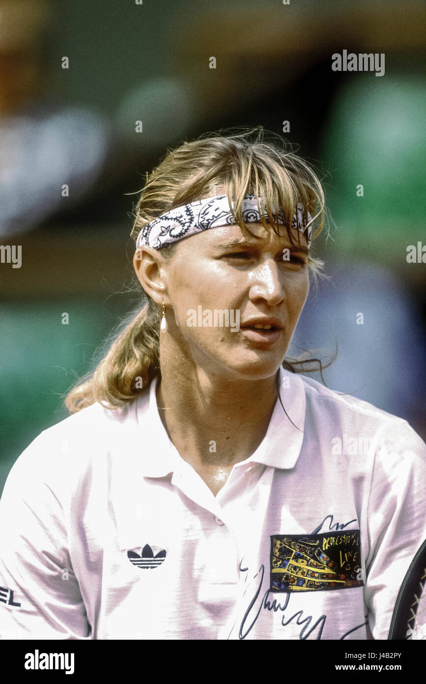 Steffi Graf (GER) im Wettbewerb bei den French Open 1990. Stockfoto
