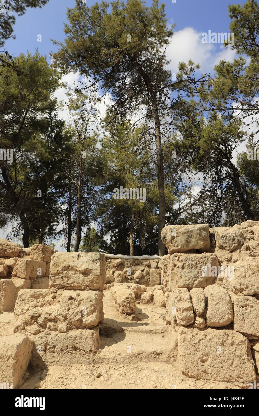 Israel, führte, ein großes Mausoleum in Hurvat Ha-Gardi, eine kurze Entfernung von der Stadt von Modi'in, möglicherweise das Grab der Makkabäer, Matityahu der Hasmonäer und seine fünf Söhne von der antiken Stadt Modi'in, die den Aufstand gegen griechische Herrschaft im 2. Jahrhundert v. Chr. Stockfoto