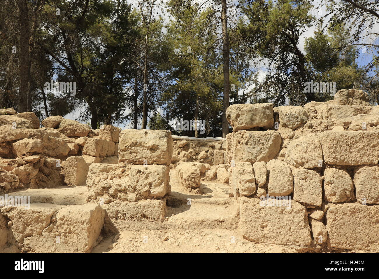 Israel, führte, ein großes Mausoleum in Hurvat Ha-Gardi, eine kurze Entfernung von der Stadt von Modi'in, möglicherweise das Grab der Makkabäer, Matityahu der Hasmonäer und seine fünf Söhne von der antiken Stadt Modi'in, die den Aufstand gegen griechische Herrschaft im 2. Jahrhundert v. Chr. Stockfoto