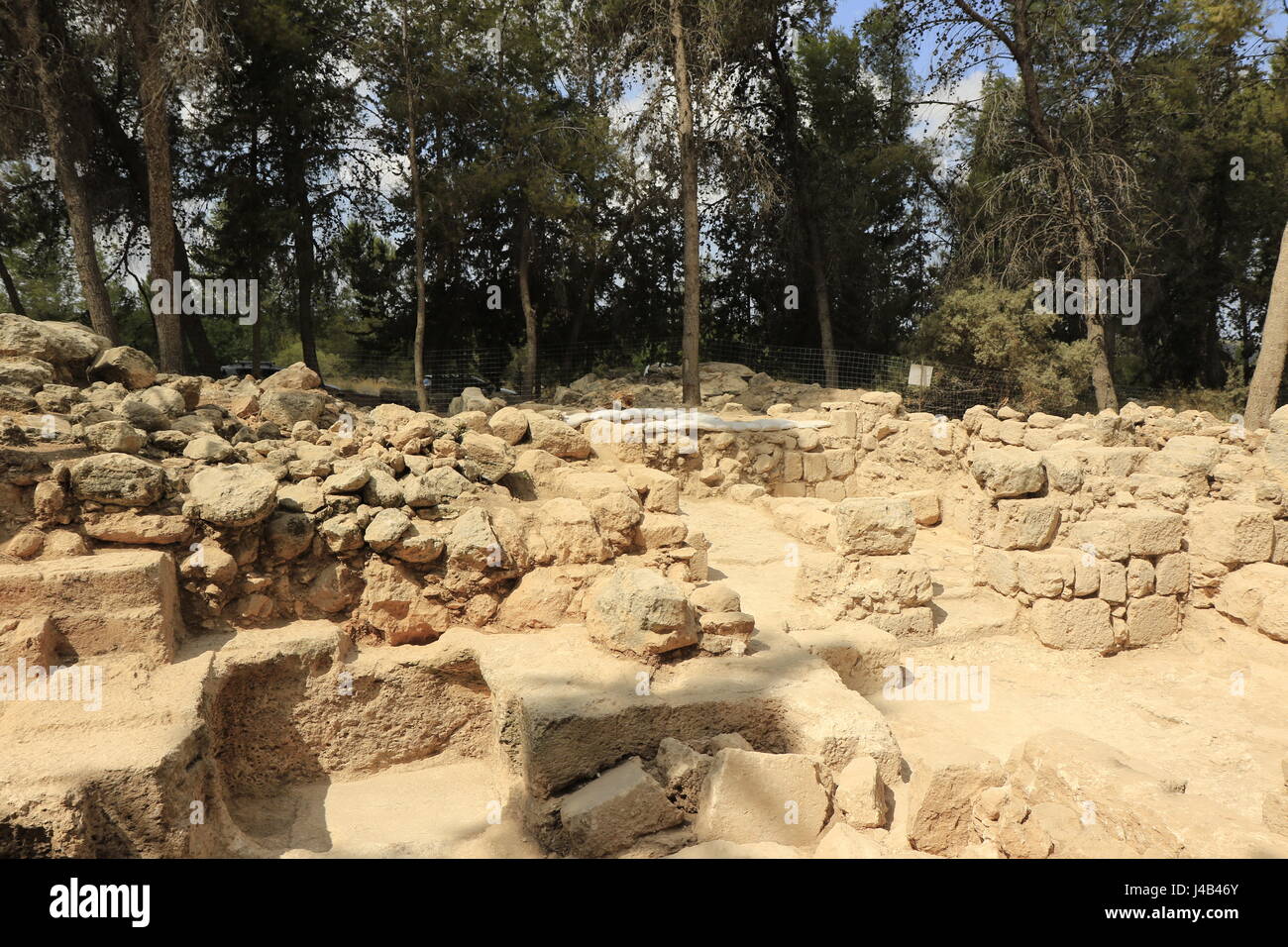 Israel, führte, ein großes Mausoleum in Hurvat Ha-Gardi, eine kurze Entfernung von der Stadt von Modi'in, möglicherweise das Grab der Makkabäer, Matityahu der Hasmonäer und seine fünf Söhne von der antiken Stadt Modi'in, die den Aufstand gegen griechische Herrschaft im 2. Jahrhundert v. Chr. Stockfoto