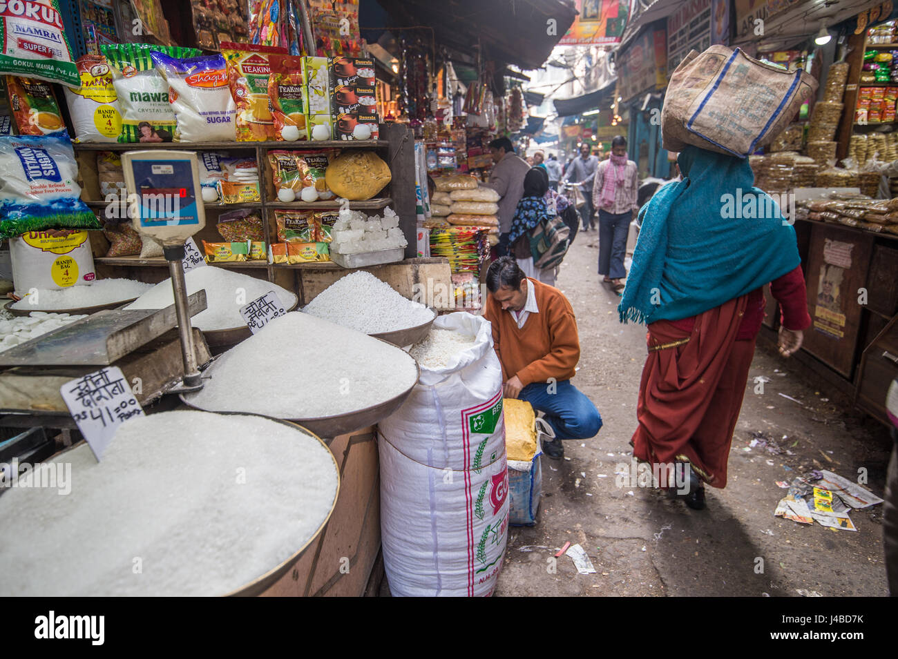 Verschiedene Reissorten für Verkauf auf dem Markt Khari Baoli in Neu-Delhi, Indien. Stockfoto