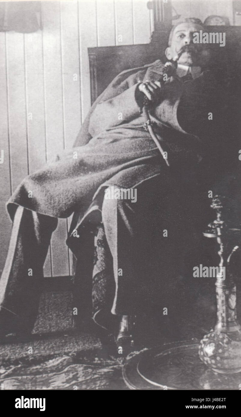 Pierre Loti war ein französischer Schriftsteller und Marineoffizier, der für seine exotischen Romane bekannt war, von denen viele von seinen Reisen um die Welt inspiriert waren. Seine Werke, darunter „AziyadÃ©“ und „die römische Via“, beschäftigen sich mit Themen wie Liebe, Abenteuer und kulturelle Vielfalt. Stockfoto