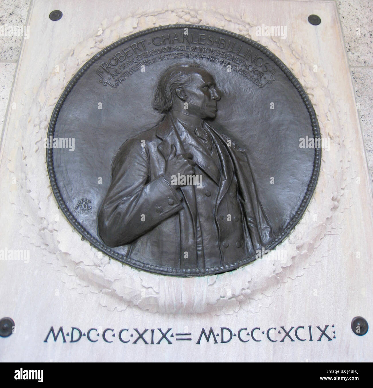 Diese Gedenktafel von Augustus Saint Gaudens ehrt Robert Charles Billings und befindet sich in der Boston Public Library. Es spiegelt das Erbe und die Errungenschaften von Billings wider, die im kulturellen Erbe Bostons gefeiert wurden. Stockfoto