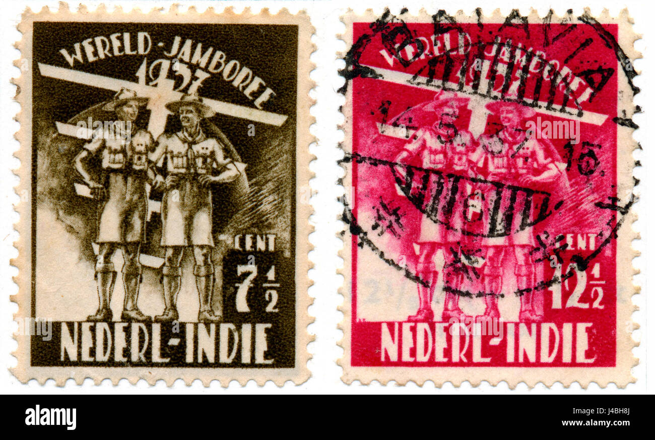 Briefmarken, die 1937 von den Niederländischen Ostindien zum Gedenken an den 5. World Scout Jamboree in der Region herausgegeben wurden, mit Scout-Bildern und Veranstaltungsdetails. Stockfoto