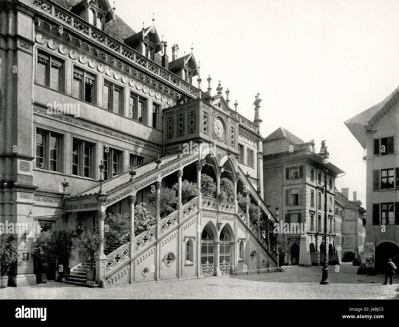 Das Rathaus von Bern, Schweiz, ist ein historisches Gebäude im Zentrum der Stadt. Sie ist bekannt für ihre mittelalterliche Architektur und ihre Rolle als politisches Zentrum des Kantons Bern. Stockfoto