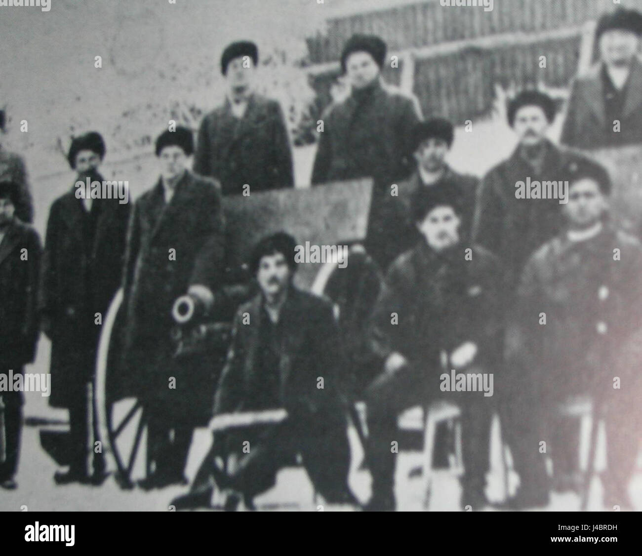 "Punainen tykkiosasto" bezieht sich auf eine finnische Militäreinheit, die als Rotes Artilleriebataillon bekannt ist. Sie wurde 1918 während des finnischen Bürgerkriegs gegründet und spielte eine wichtige Rolle im Konflikt zwischen den Roten Garden und den Weißen. Das Bataillon war Teil der Bemühungen der Roten Armee, sozialistische ideale gegen die gegnerischen Fraktionen zu verteidigen. Stockfoto