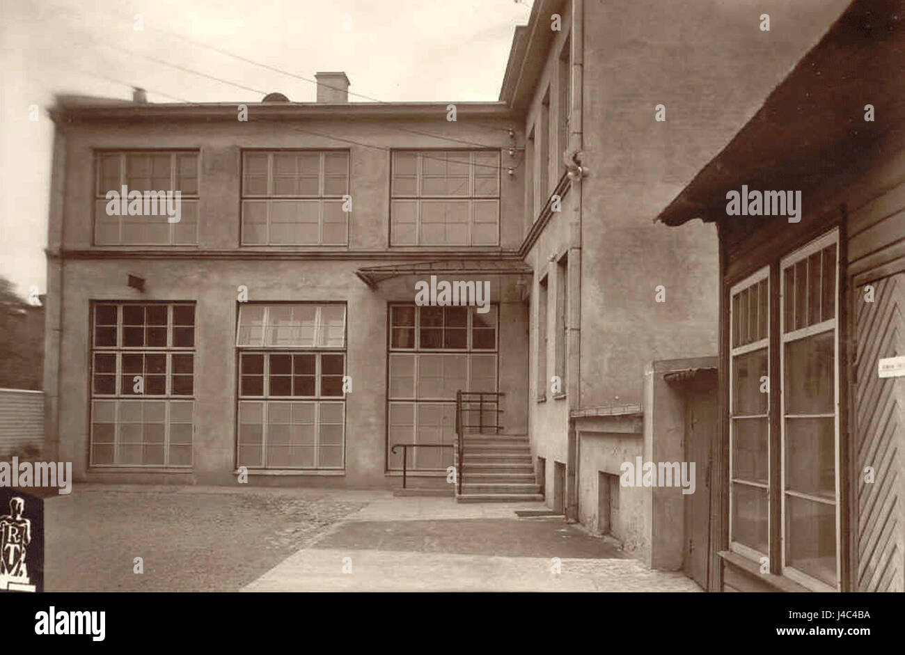 Das römische Fabrikgebäude Tavast, das in den 1930er Jahren erbaut wurde, ist ein Beispiel für frühe industrielle Architektur. In Finnland gelegen, diente es als Produktionsstätte, die mit seinem funktionalen Design und modernistischen Elementen den architektonischen Stil der damaligen Zeit widerspiegelt. Stockfoto