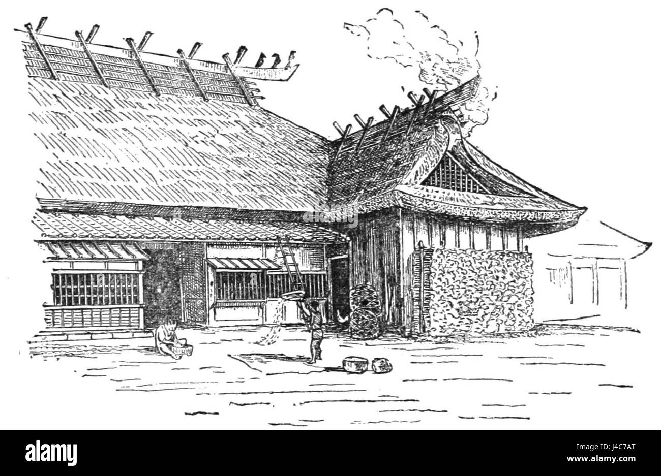 Dieses Bild zeigt ein altes Bauernhaus in Kabutoyama, das ländliche Architektur und traditionelle landwirtschaftliche Strukturen zeigt, die für die Region während ihrer Zeit typisch sind. Stockfoto