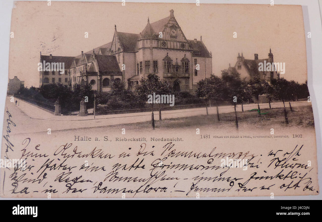 Dies bezieht sich auf das Paul Riebeck Stift in Halle, das als gemeinnützige Einrichtung gegründet wurde. Sie wurde 1902 gegründet und ist nach Paul Riebeck benannt, einem Philanthropen, der maßgeblich zur Gründung der Institution beigetragen hat. Das Gebäude hat historische und kulturelle Bedeutung und diente im Laufe der Jahre verschiedenen sozialen Funktionen. Stockfoto