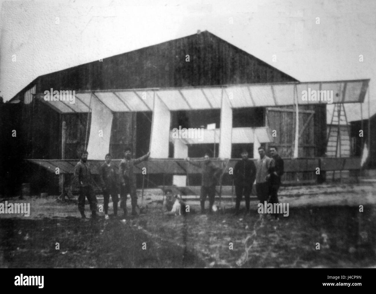 Der „Planeur Saconney“ aus dem Jahr 1910 bezieht sich auf ein historisches Flugzeug, das die frühen Stadien der Luftfahrttechnik und des Designs hervorhebt und die Fortschritte des frühen 20. Jahrhunderts veranschaulicht. Stockfoto