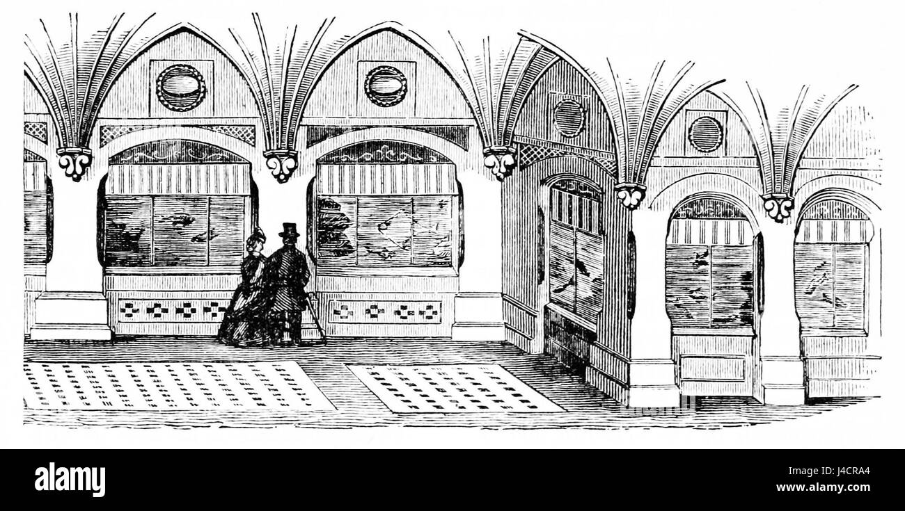 Das Bild von PSM V05 D708 zeigt den Haupttank des Brighton Aquariums und zeigt die Unterwasserwelt in einem historischen Ambiente. Das Aquarium ist bekannt für seine Sammlung von Meerestieren und Wassersportarten. Stockfoto