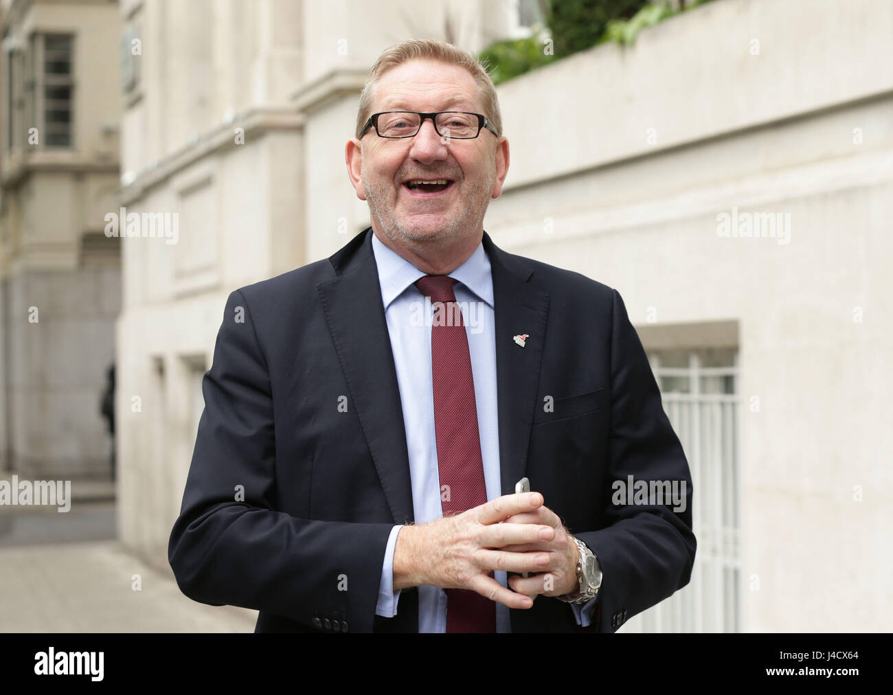 General Secretary Len McCluskey Ankunft am Institut für Technik in London für ein Labour Party treffen wie sie aus dem sensationellen Leck ihren Entwurf allgemeine Wahlprogramm mit den Folgen umgehen zu vereinen. Stockfoto