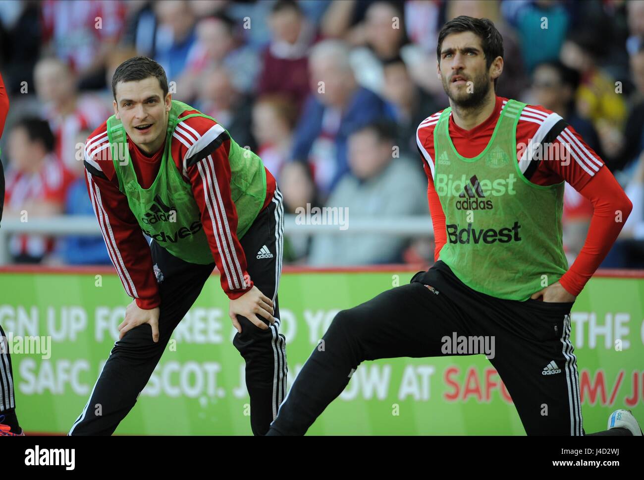 ADAM JOHNSON & DANNY GRAHAM LA SUNDERLAND FC V NEWCASTLE Einheit-Stadion von leichten SUNDERLAND ENGLAND 5. April 2015 Stockfoto