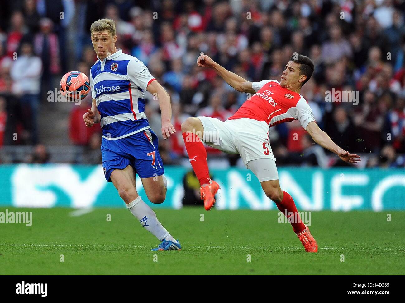 PAVEL POGREBNYAK des Lesens ist Lesung V ARSENAL WEMBLEY Stadion LONDON ENGLAND 18. April 2015 Stockfoto