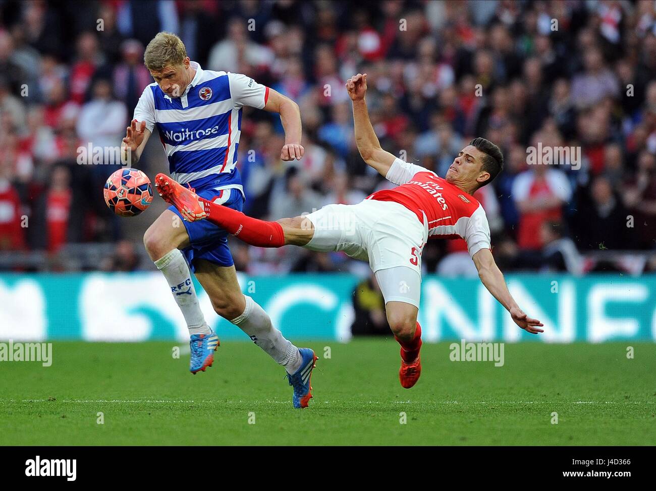 PAVEL POGREBNYAK des Lesens ist Lesung V ARSENAL WEMBLEY Stadion LONDON ENGLAND 18. April 2015 Stockfoto