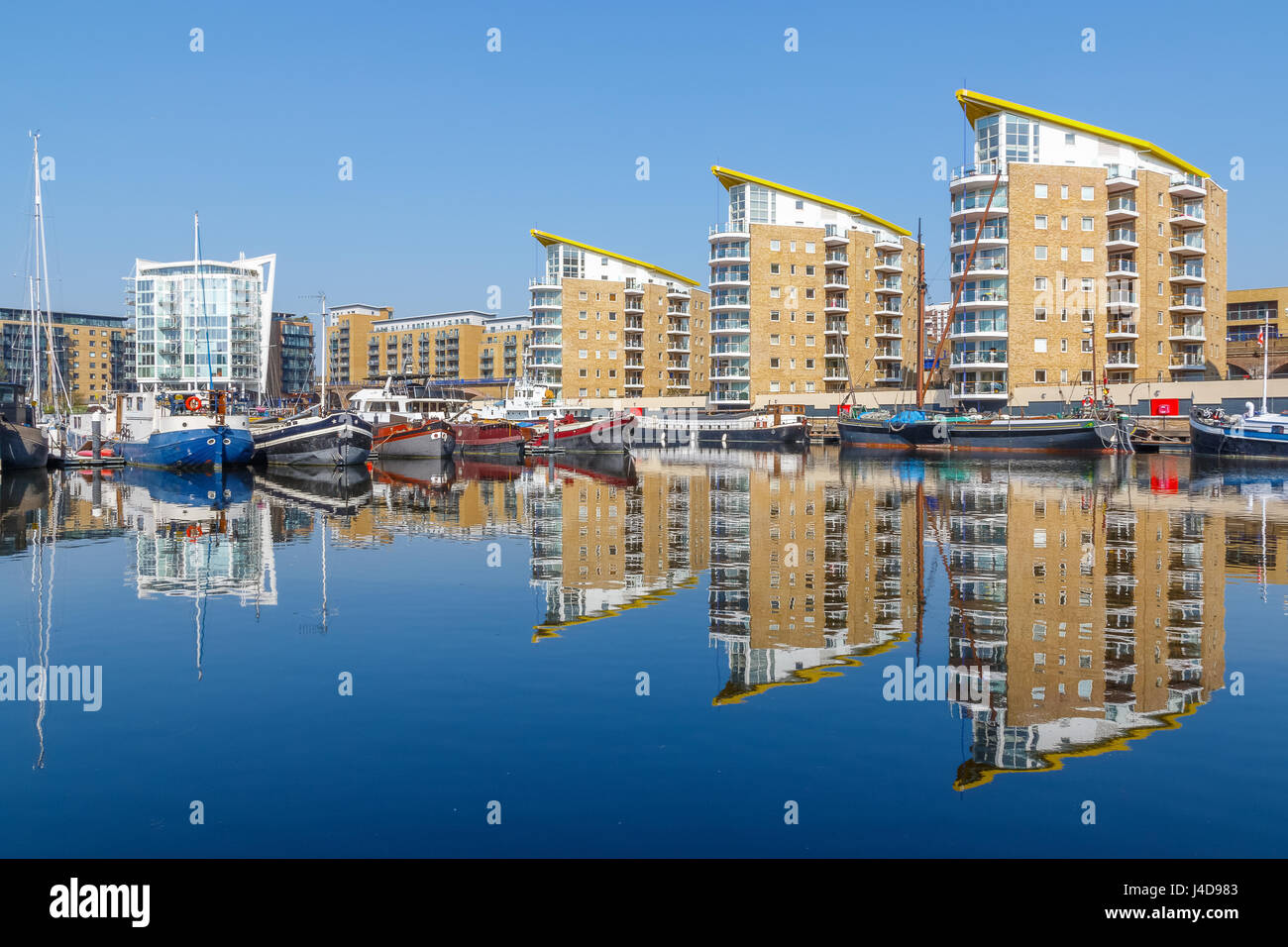 Am Wasser Ferienwohnungen in Limehouse Basin Marina in London Stockfoto