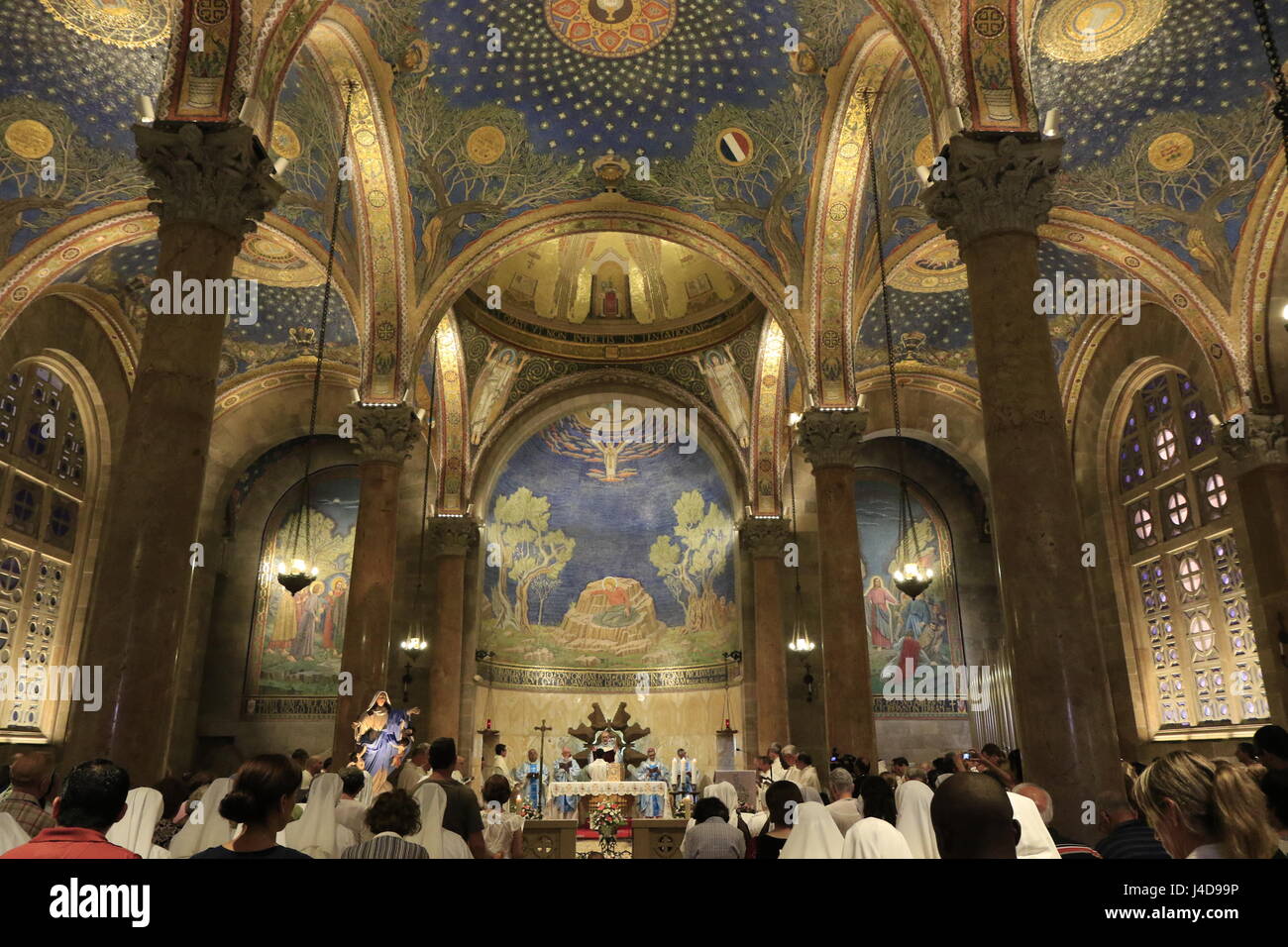 Israel, Jerusalem, Mariä Himmelfahrt in der Basilika der Agonie oder die Kirche aller Nationen im Garten von Gethsemane, der Kustos des Heiligen Landes Fr. Pierbattista Pizzaballa Vorsitz über die Zeremonie Stockfoto