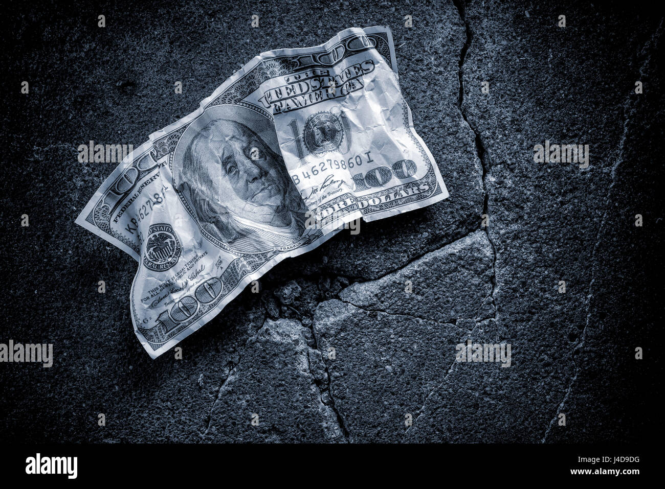 100-Dollar-Marke auf dem Boden, symbolische Foto für die US-Schuldenkrise, 100-Dollar-Note bin Boden, Symbolfoto Fuer sterben U.S.-Schuldenkrise Stockfoto
