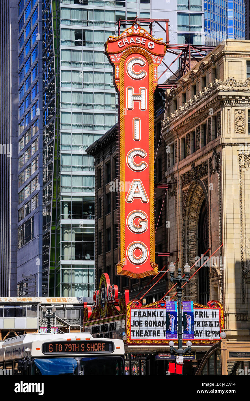 Chicago, Straßenszene in Chicago Theater, Chicago, Illinois, USA, Nordamerika, Stra§enszene bin Chicago Theatre, Chicago, Illinois, USA, Nordamerika Stockfoto