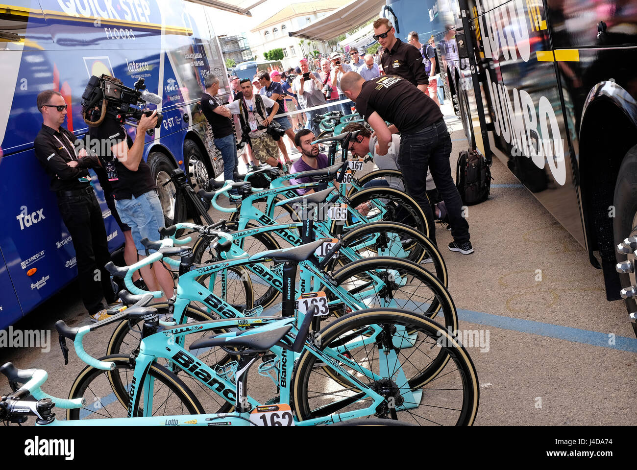 Teams, die Vorbereitung für den Giro d ' Italia radeln, Rennen, Alghero, Sardinien, Italien Stockfoto