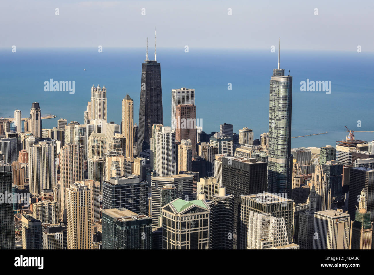 Skyline mit John Hancock Center im Vordergrund des Michigansees, Blick vom Willis Tower Skydeck, ehemals der Sears Tower in Chicago, Illinois, USA, N Stockfoto