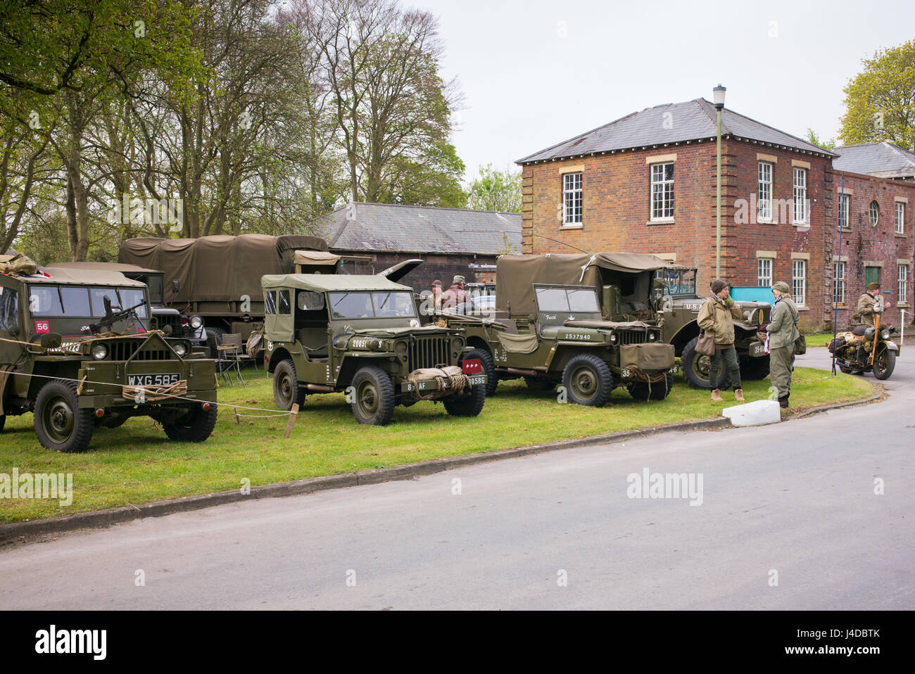 USA-Militärfahrzeuge in Bicester Heritage Center. Oxfordshire, England Stockfoto