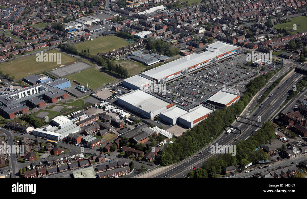 Luftaufnahme von Crown Point North Shopping Centre, Denton, Manchester, UK Stockfoto