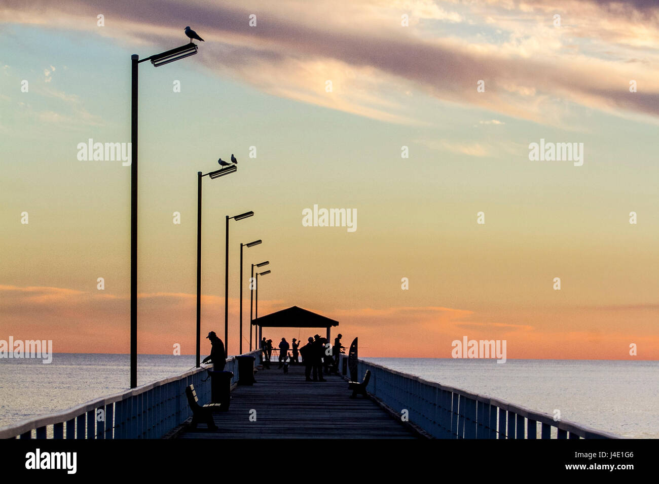 Adelaide, Australien. 11. Mai 2017. Einen dramatischen Sonnenuntergang mit Firesky über Grange Adelaide Credit: Amer Ghazzal/Alamy Live-Nachrichten Stockfoto