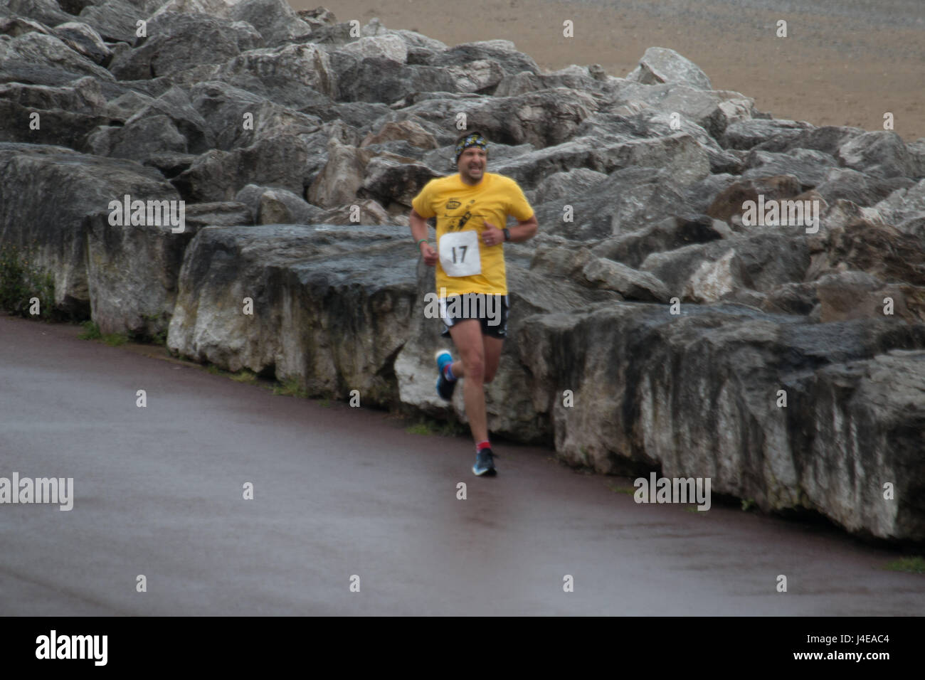 Morecambe Lancashire, Vereinigtes Königreich. 13. Mai 2017. Das 1oth jährlichen Morecambe laufen 4 The World Race fand am Satureday mit 2, 5 und 10 km hohe Licht-und Geld für Christen zur Bekämpfung der Armut und Ammbassadors GB ein Christian Football, Reichweite Nächstenliebe Kredit laufen Läufer: David Billinge/Alamy Live News Stockfoto