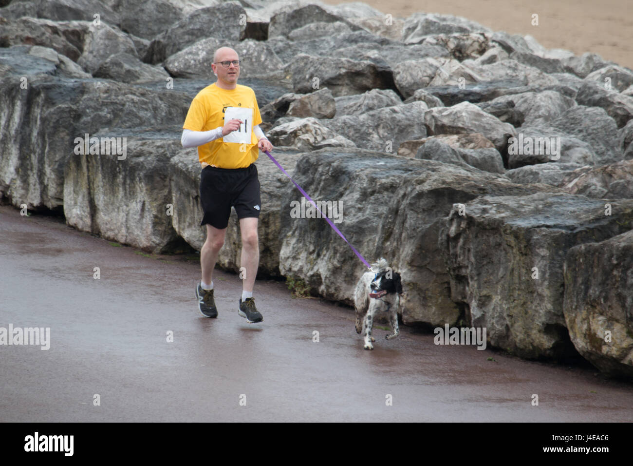 Morecambe Lancashire, Vereinigtes Königreich. 13. Mai 2017. Das 1oth jährlichen Morecambe laufen 4 The World Race fand am Satureday mit 2, 5 und 10 km hohe Licht-und Geld für Christen zur Bekämpfung der Armut und Ammbassadors GB ein Christian Football, Reichweite Nächstenliebe Kredit laufen Läufer: David Billinge/Alamy Live News Stockfoto