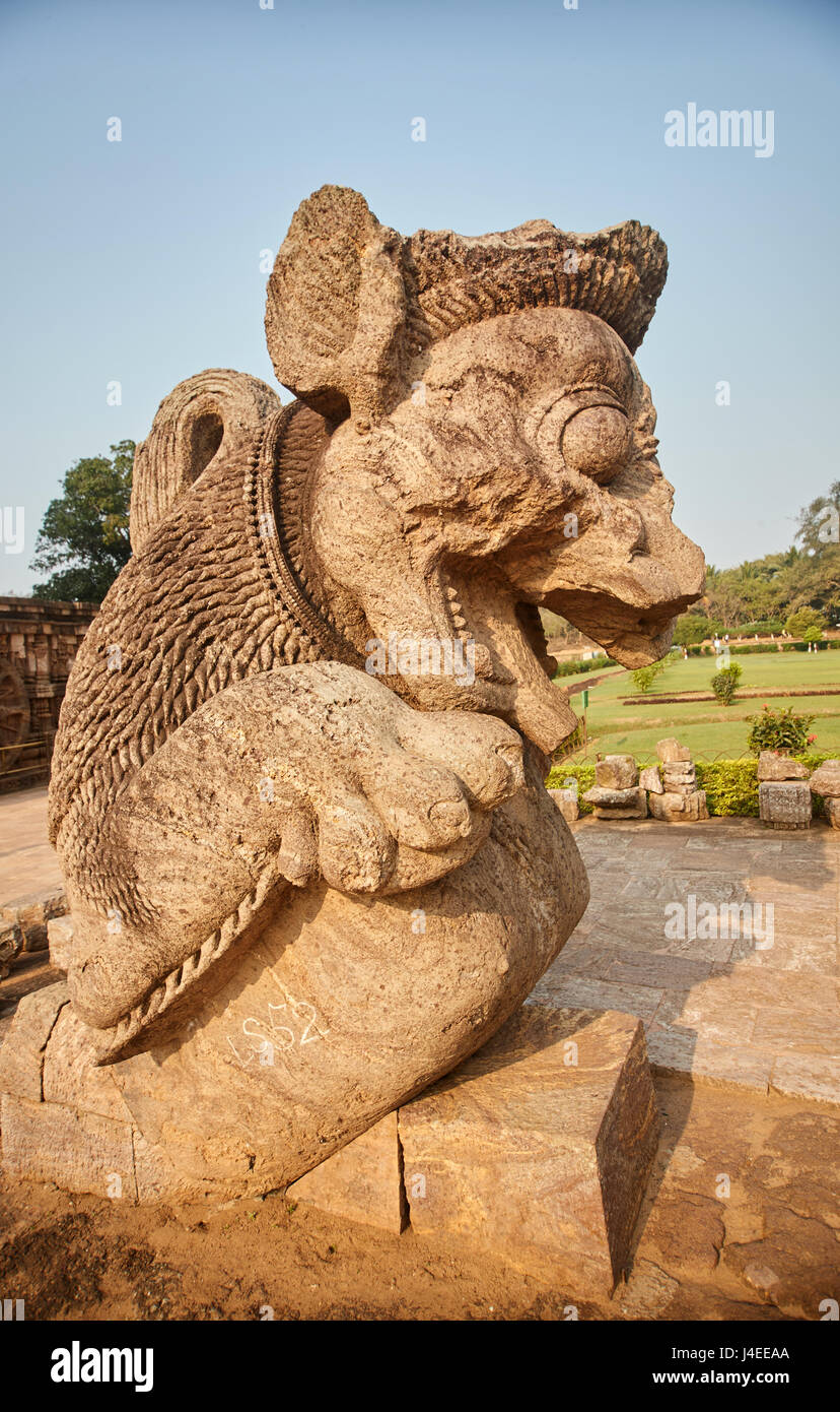 Alten Sandstein Schnitzereien an den Wänden der alten Sonnentempel in Konark, Indien. Stockfoto