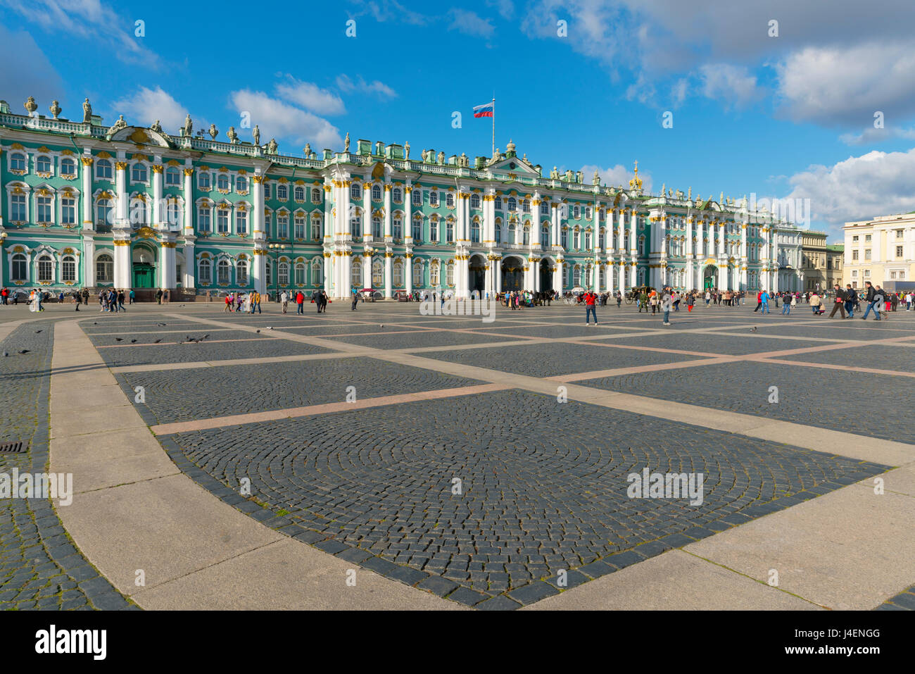 Schlossplatz (Dwortsowaja Platz) und den Winterpalast (Eremitage), UNESCO, St. Petersburg, Russland Stockfoto