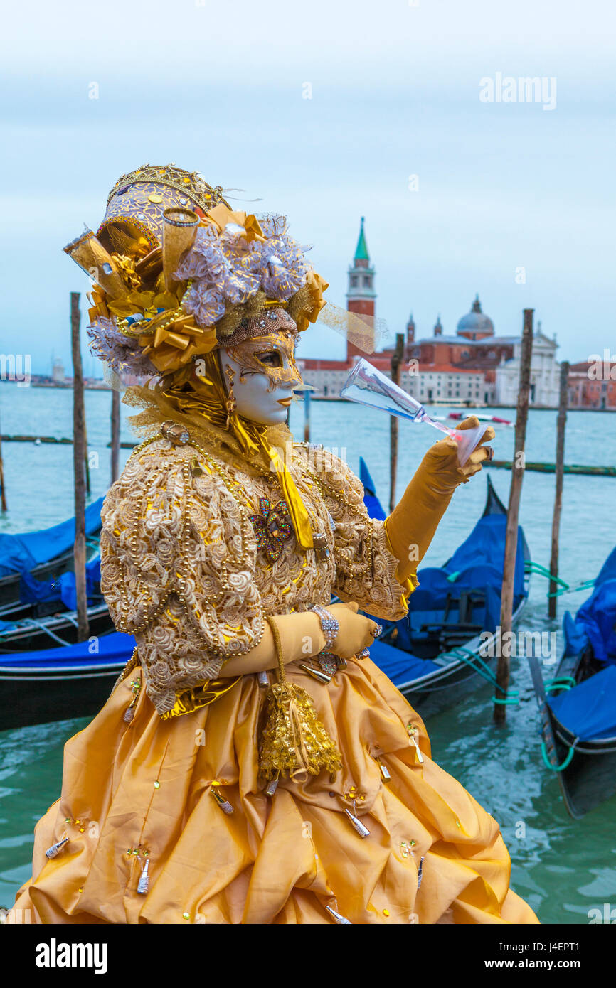 Bunte Maske und Kostüm für den Karneval von Venedig, berühmten Festivals weltweit, Venedig, Veneto, Italien, Europa Stockfoto