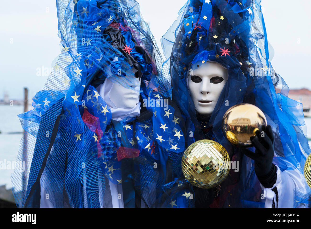 Bunte Masken und Kostüme für den Karneval von Venedig, berühmten Festivals weltweit, Venedig, Veneto, Italien, Europa Stockfoto