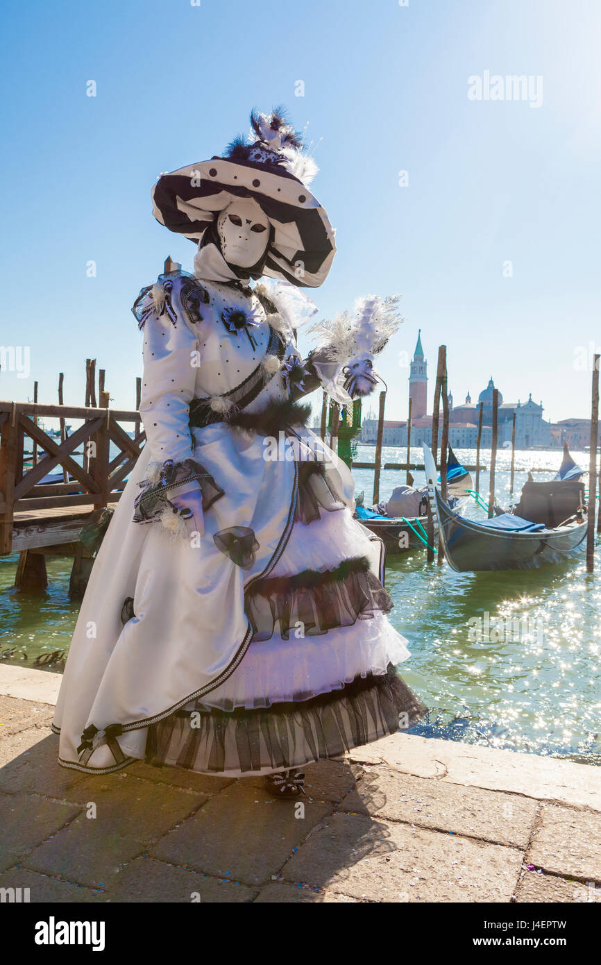 Bunte Maske und Kostüm für den Karneval von Venedig, berühmten Festivals weltweit, Venedig, Veneto, Italien, Europa Stockfoto