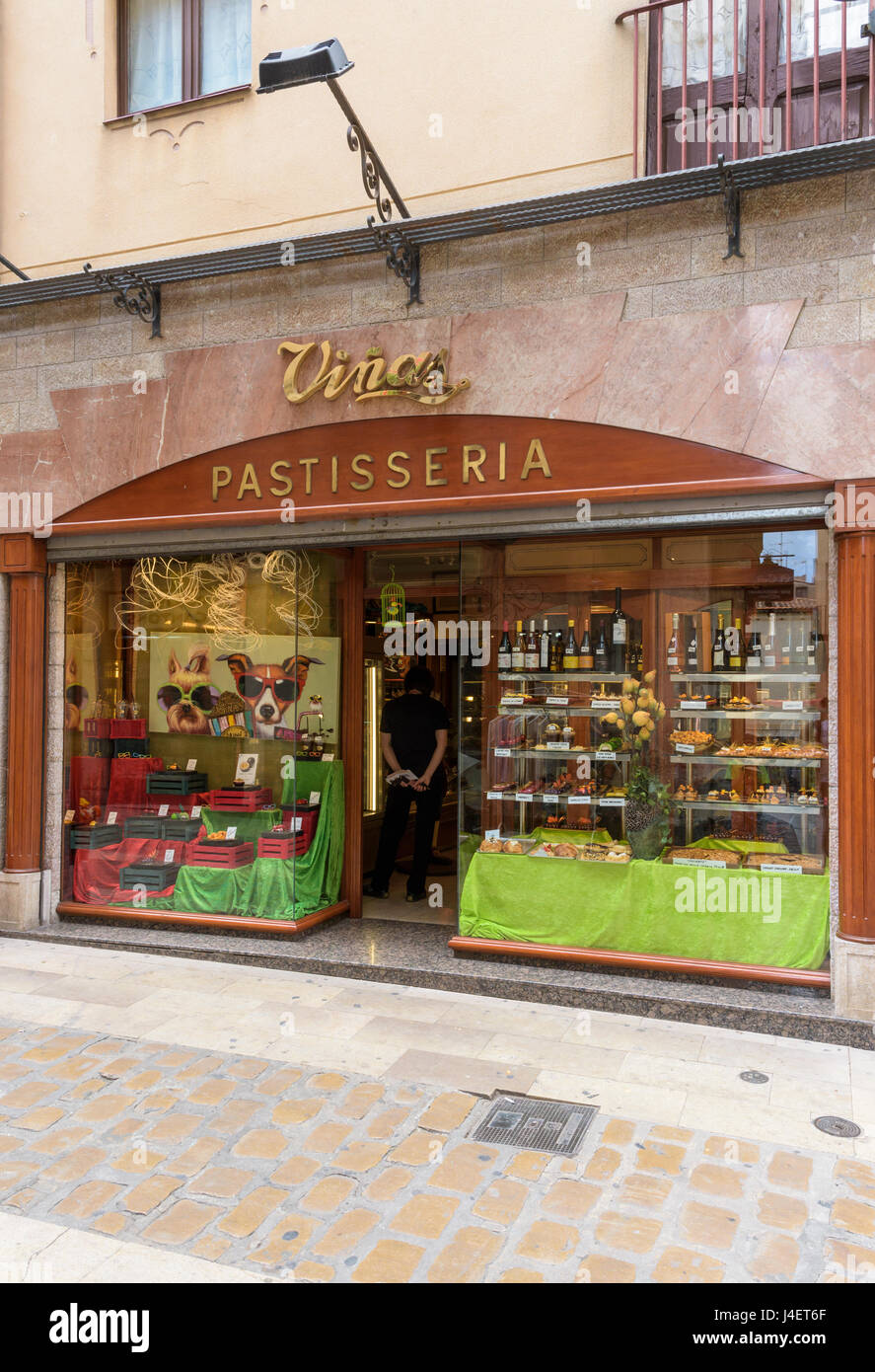Der berühmte Bäckerei, Pastisseria I Confitería Viñas in Montblanc, Tarragona, Katalonien, Spanien Stockfoto
