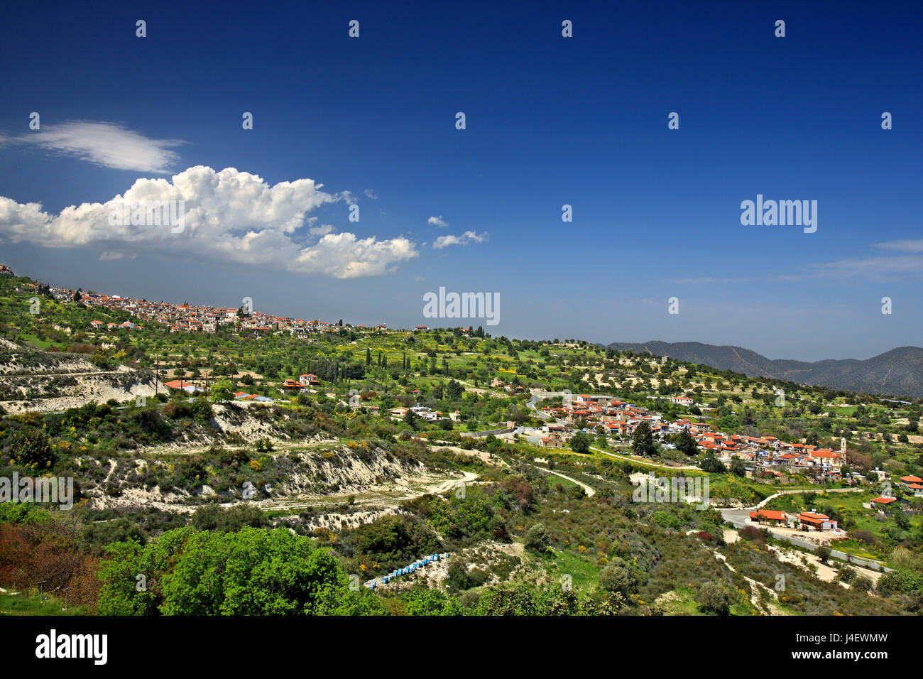 Die "Twin" Dörfer von Pano Lefkara (links) und Kato Lefkara, zwei der traditionelle "Spitze und Stickerei Dörfer", Larnaca, Zypern Insel. Stockfoto