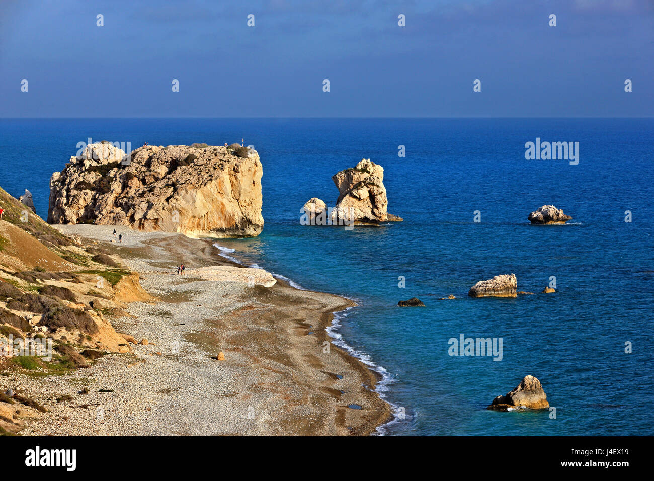 "Petra Tou Romiou" Strand ("Griechisch Rock", auch bekannt als "Aphrodite Felsen" oder "Aphrodites Strand"), der "Geburtsort" der Aphrodite (Venus), Zypern. Stockfoto "Petra Tou Romiou" Strand ("Griechisch Rock", auch bekannt als "Aphrodite Felsen" oder "Aphrodites Strand"), der "Geburtsort" der Aphrodite (Venus), Zypern. Stockfoto