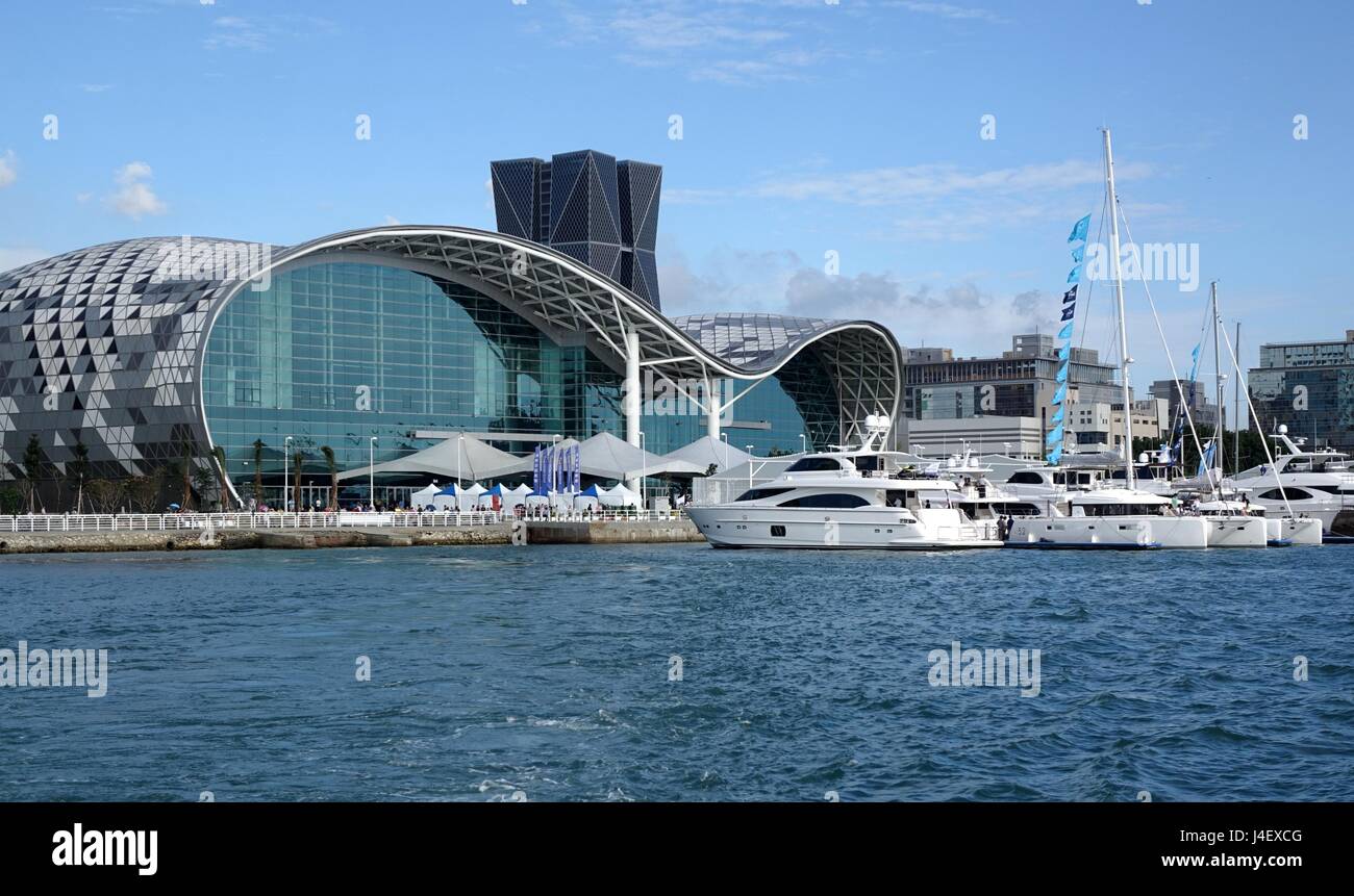 KAOHSIUNG, TAIWAN--11. Mai 2014: die neu eröffnete Kaohsiung Exhibition Center während der 2014 Taiwan International Boat Show. Stockfoto