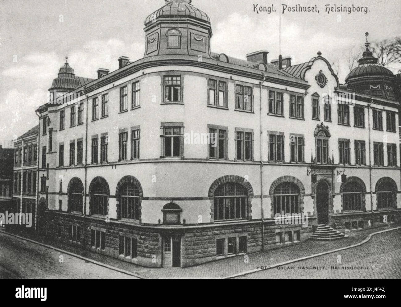 Das Posthuset in Helsingborg, Schweden, ist ein historisches Postgebäude. Dieses Bild aus dem Jahr 1903 unterstreicht die Architektur und Bedeutung des Bauwerks als Schlüsselelement des Stadtbildes Helsingborgs. Stockfoto