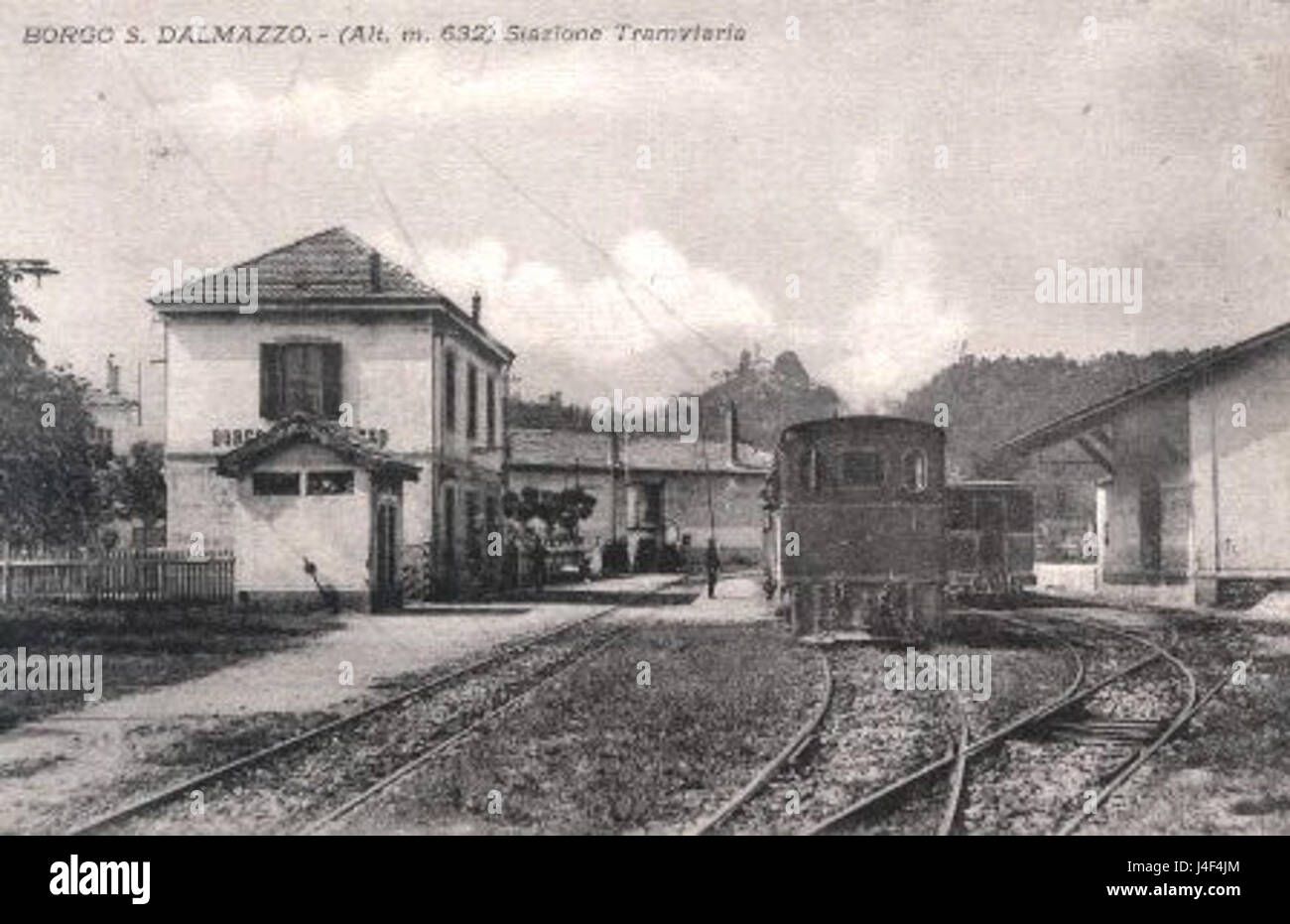 Die Straßenbahnhaltestelle Borgo San Dalmazzo ist eine wichtige Station im öffentlichen Nahverkehr der Stadt. Es ist ein wichtiger Bestandteil des regionalen Straßenbahnnetzes und bietet eine bequeme Anbindung an lokale und regionale Ziele. Stockfoto